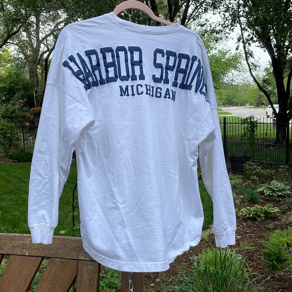 Harbor Springs Michigan white long sleeve t-shirt.   Size Medium.  EUC